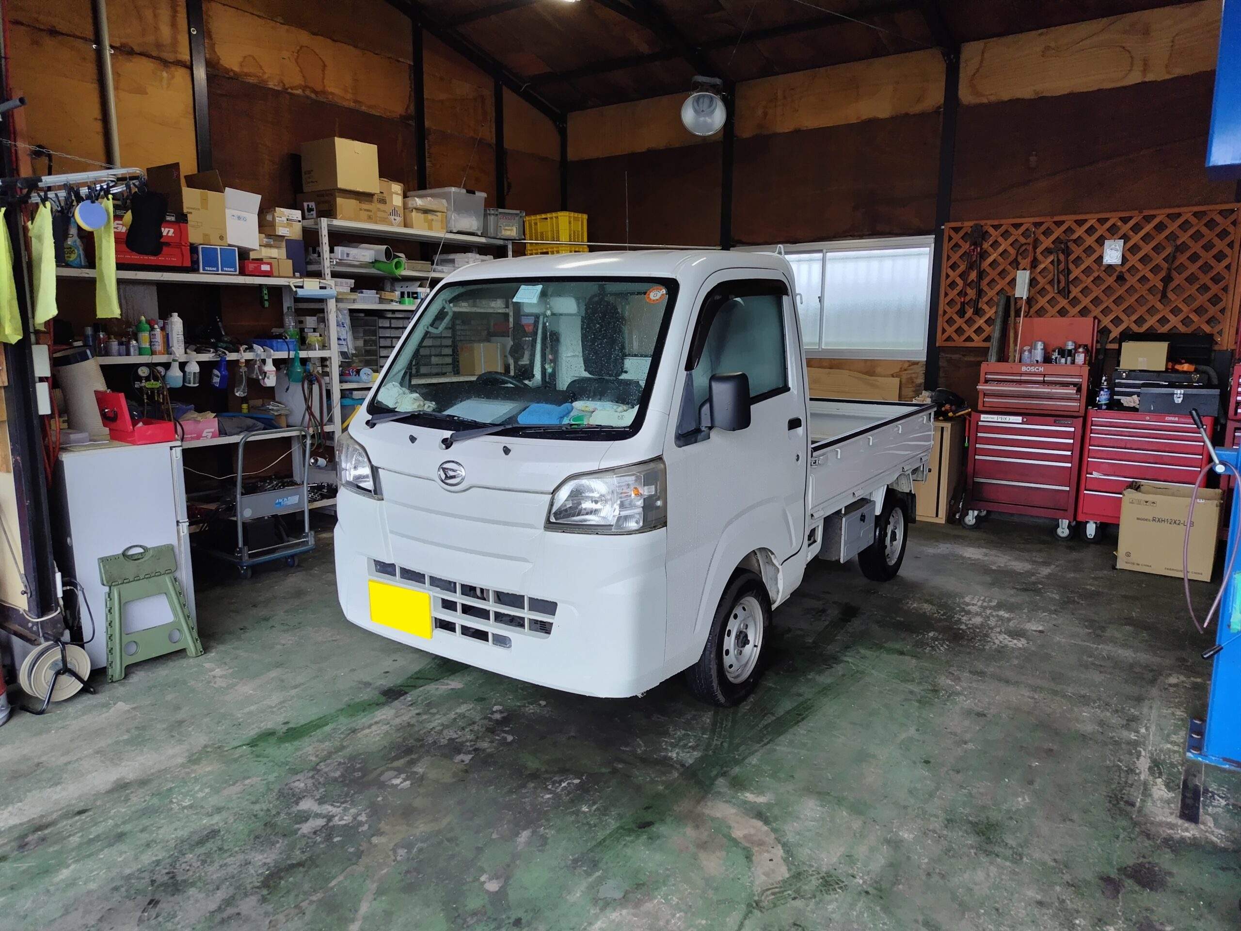 ダイハツ　ハイゼット　トラック（軽トラ）　エアコン修理です。