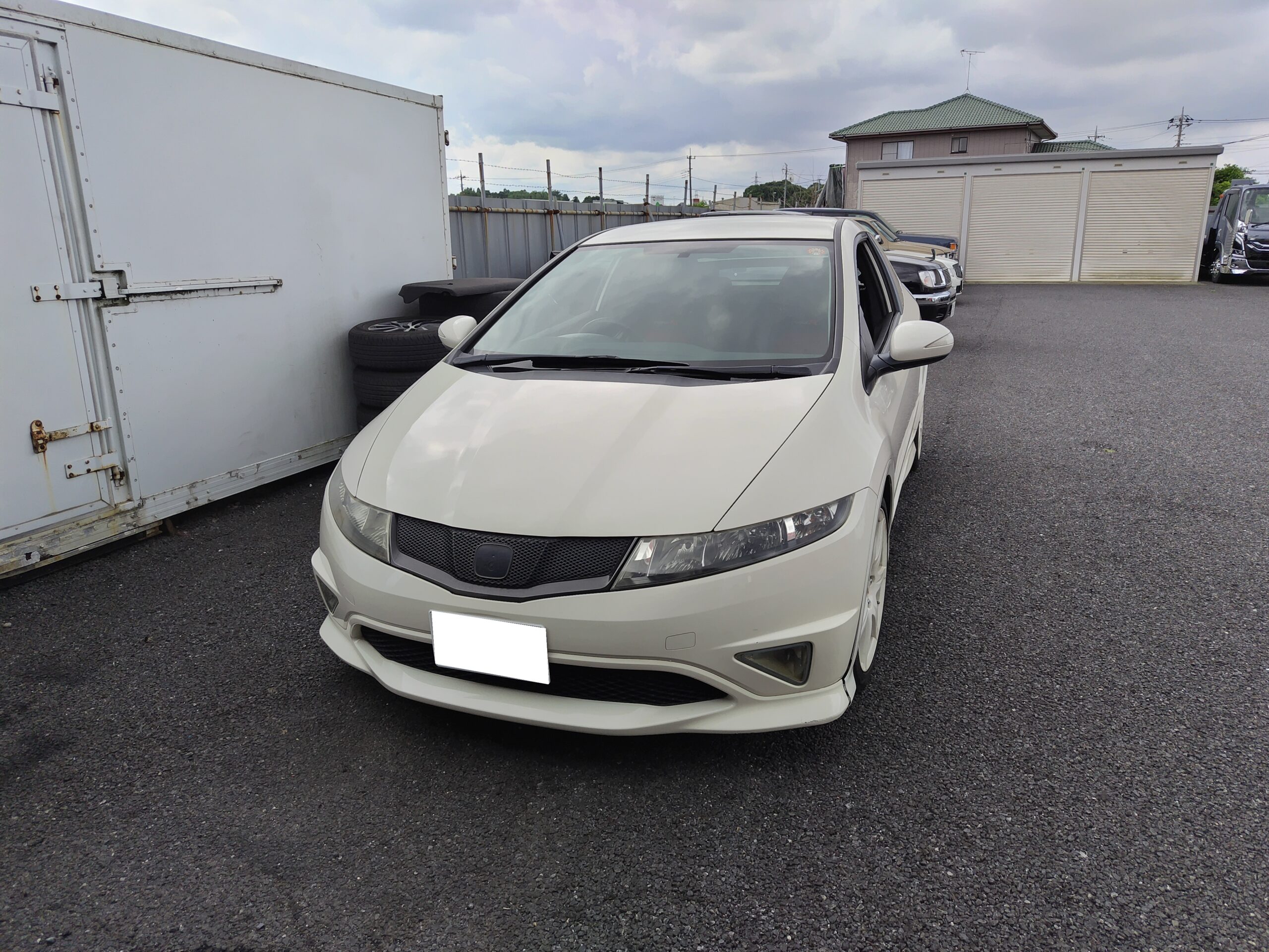 シビックタイプRユーロ　FN2　当社販売車両にドライブレコーダーの取り付けです。
