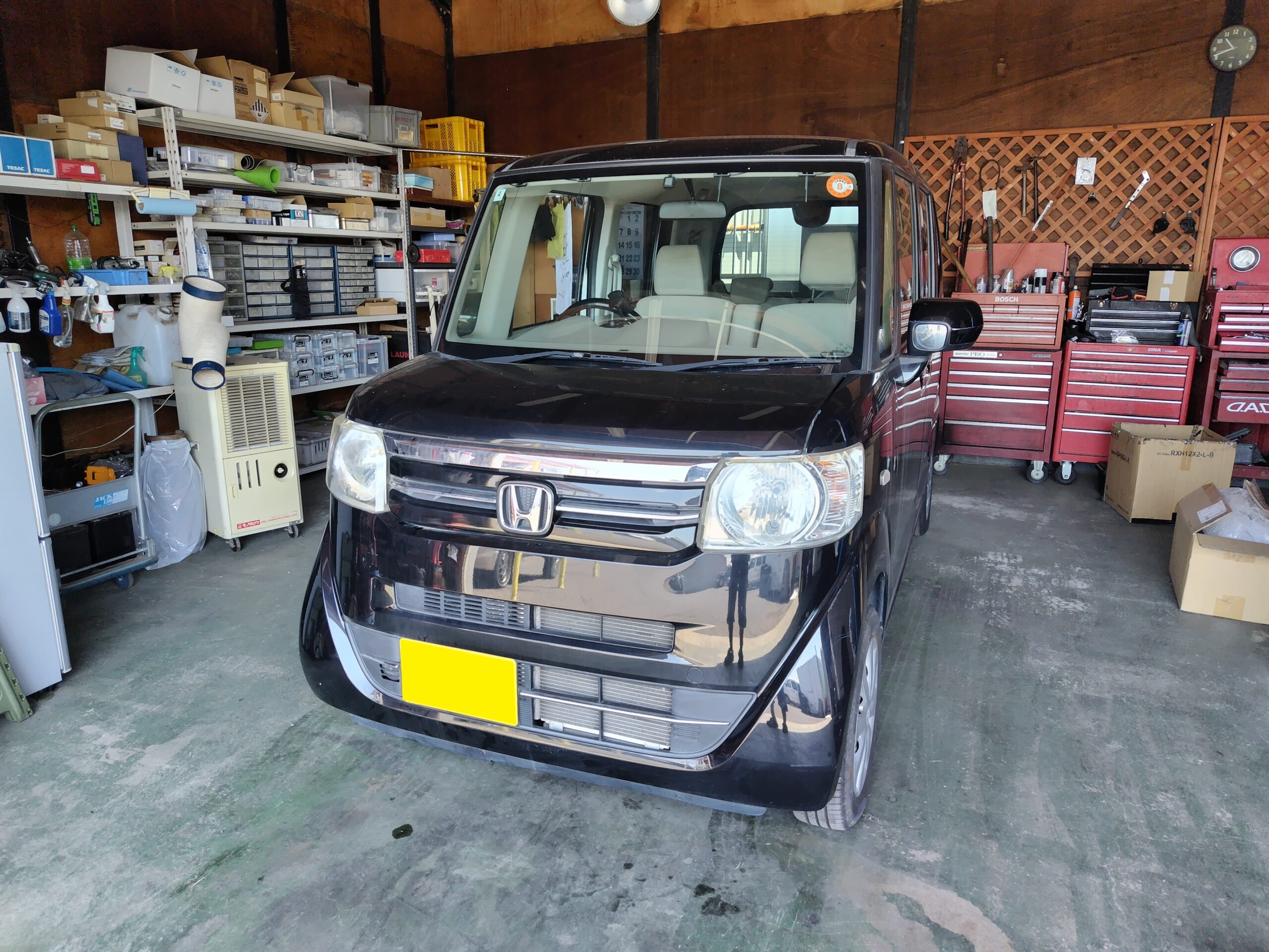 ホンダ　N-BOX　エアコンコンプレッサー交換です。