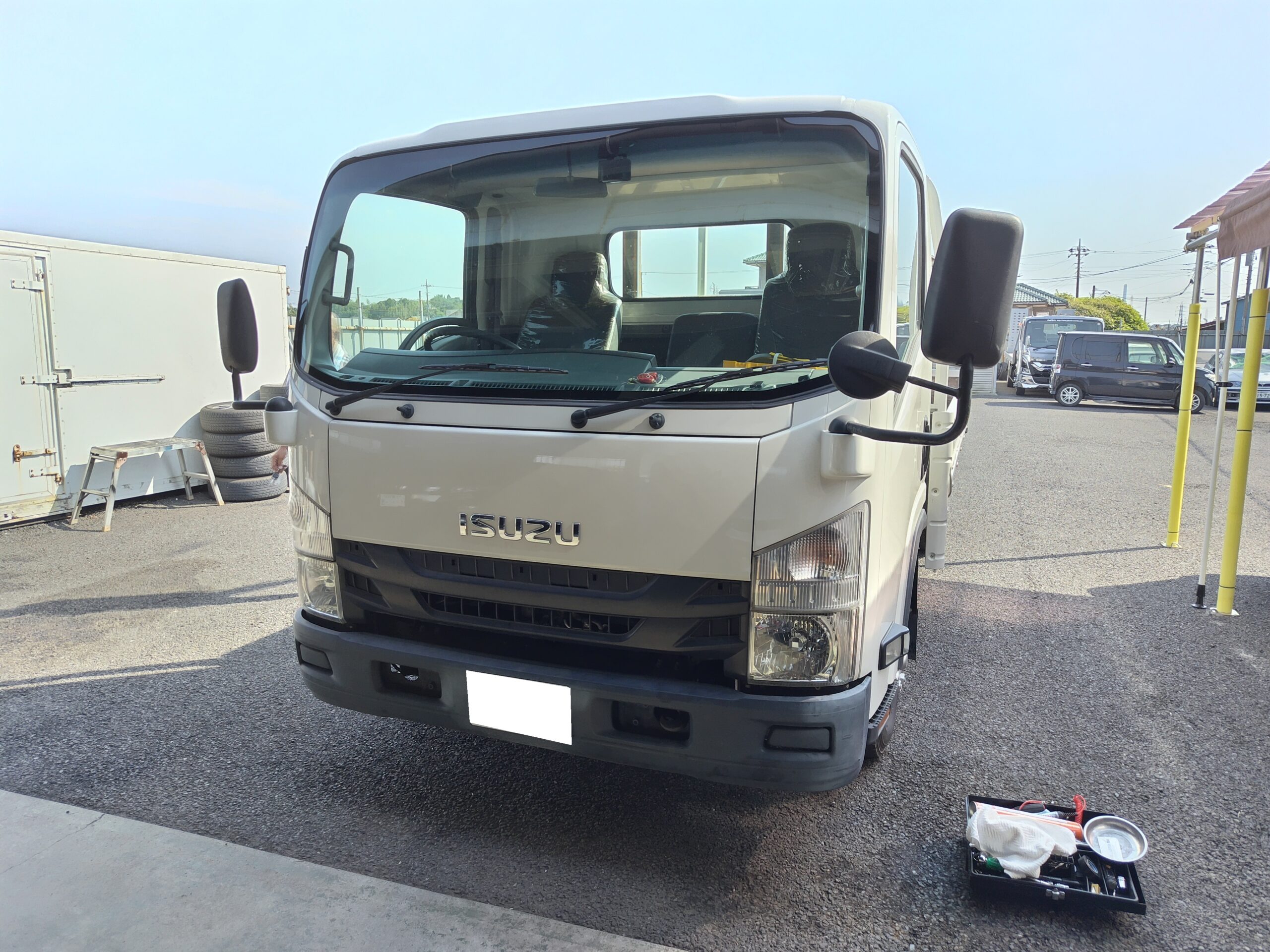 いすゞエルフ　ナビ取り付けです。