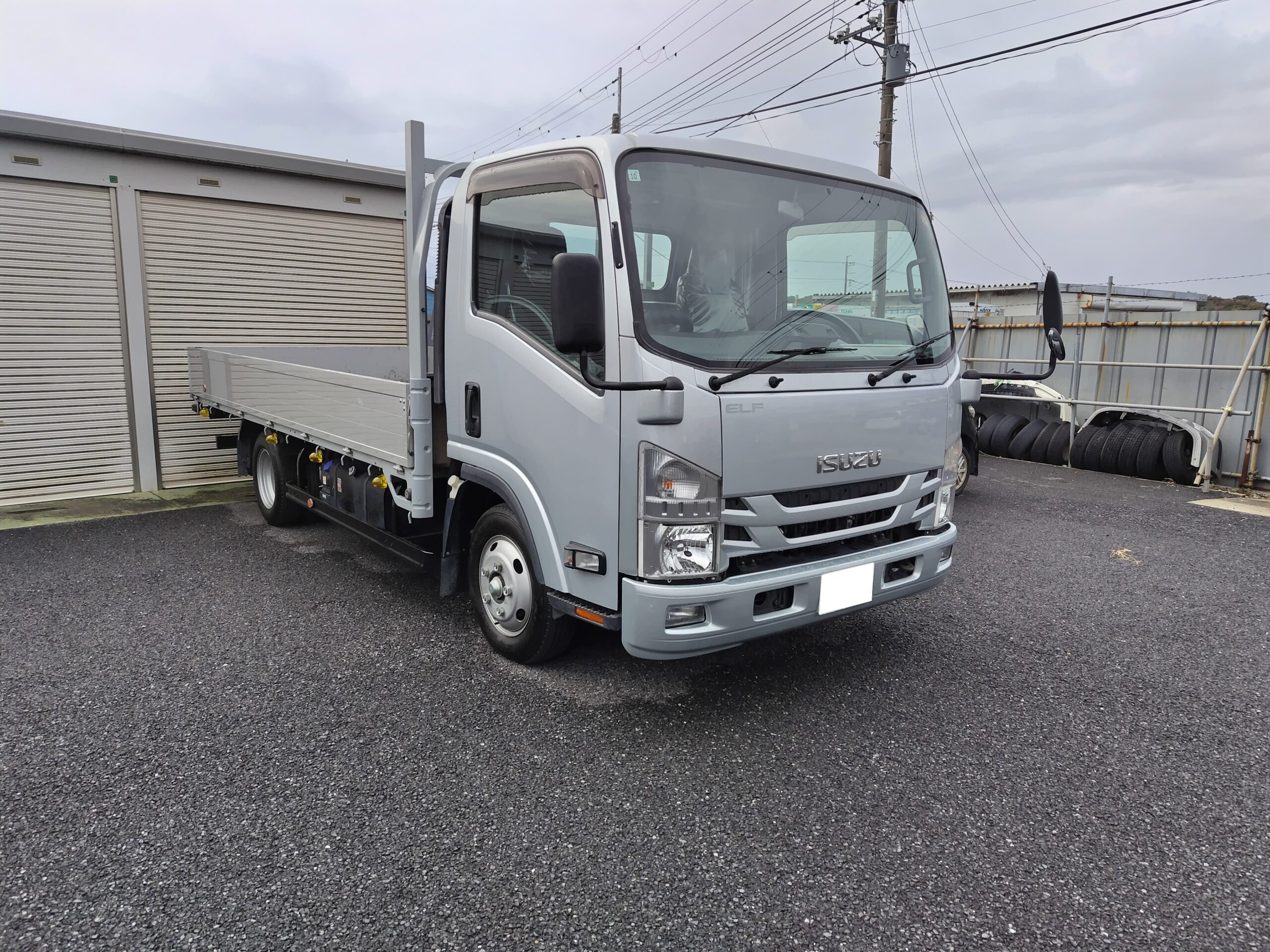 いすゞエルフ　マーカーランプ