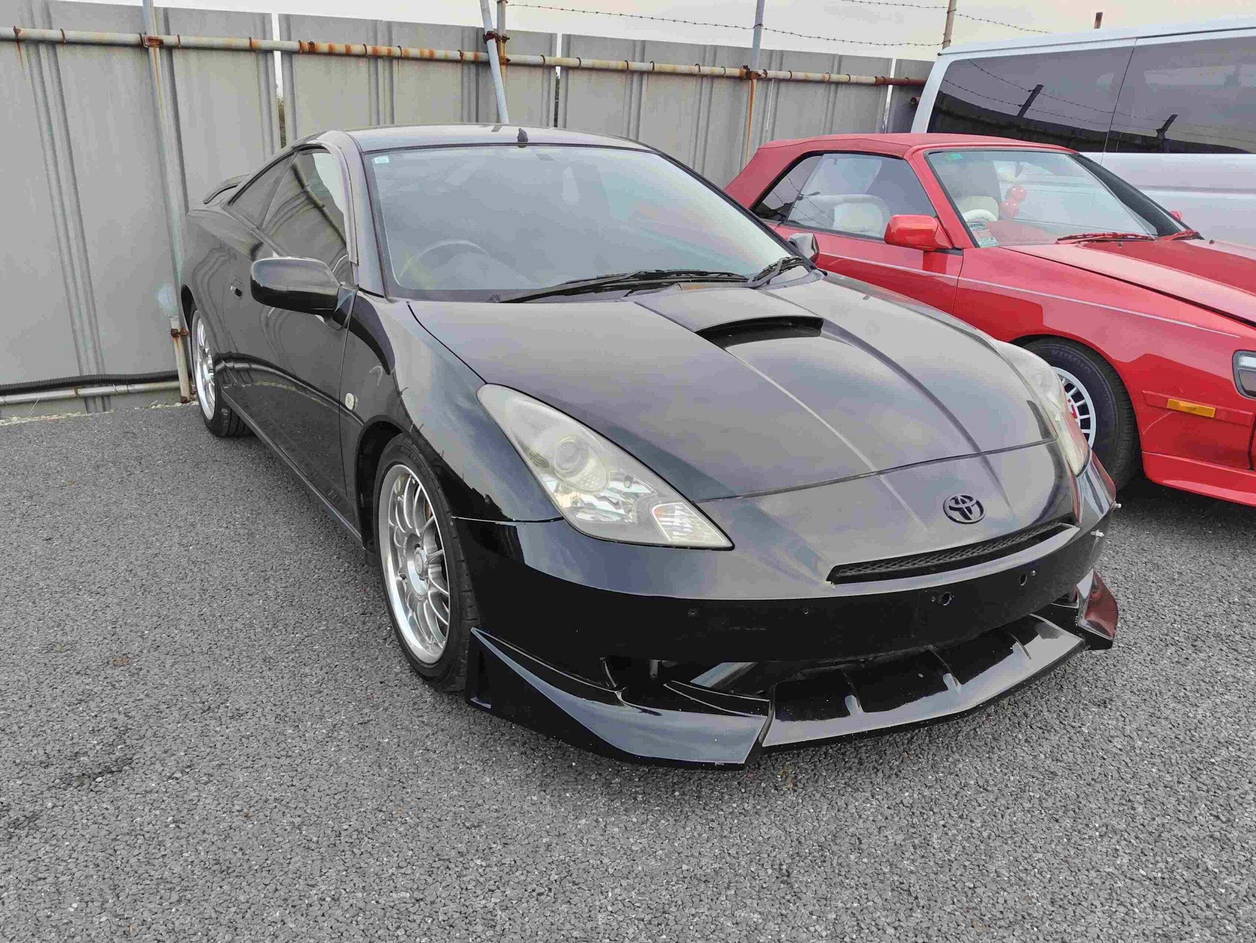 トヨタ　セリカ　　天井張替え作業です。